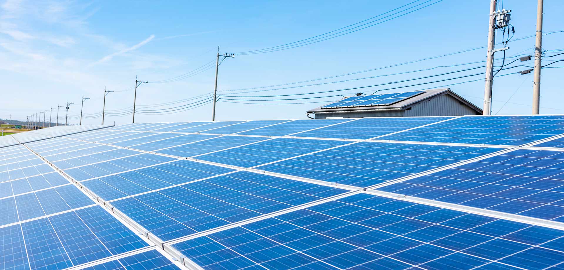Instalación de paneles solares completada