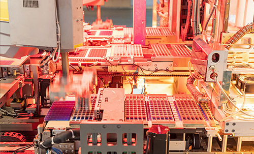 Soldadura de cuerdas en la producción de paneles solares